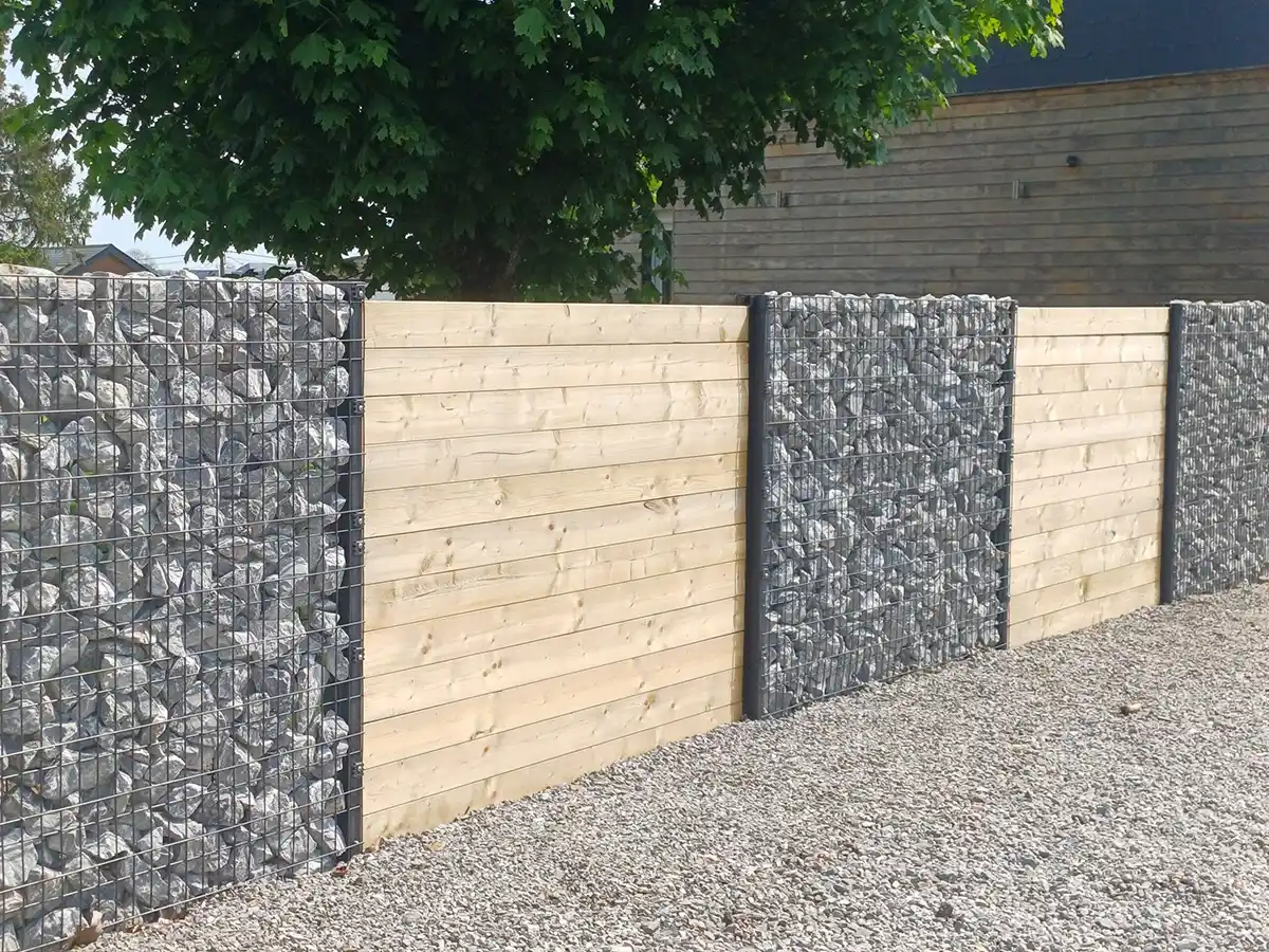 Palissade bois et gabions Majois